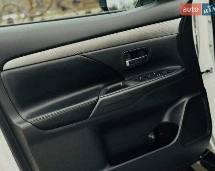 Белый Мицубиси Аутлендер, объемом двигателя 2.2 л и пробегом 140 тыс. км за 16200 $, фото 38 на Automoto.ua