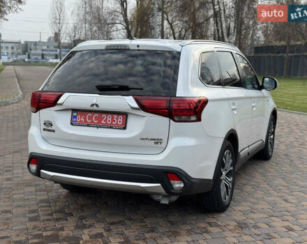 Белый Мицубиси Аутлендер, объемом двигателя 3 л и пробегом 310 тыс. км за 12700 $, фото 5 на Automoto.ua