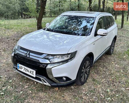 Білий Міцубісі Аутлендер, об'ємом двигуна 3 л та пробігом 109 тис. км за 12500 $, фото 1 на Automoto.ua