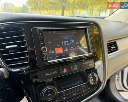 Міцубісі Аутлендер 2015 у Дніпро (Дніпропетровську) на Automoto.ua Білий Міцубісі Аутлендер, об'ємом двигуна 2.36 л та пробігом 178 тис. км за 14500 $, фото 6 на Automoto.ua
