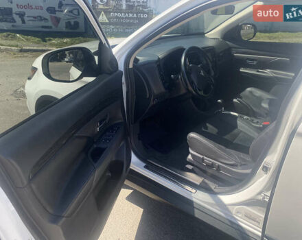 Білий Міцубісі Аутлендер, об'ємом двигуна 2.36 л та пробігом 159 тис. км за 15500 $, фото 9 на Automoto.ua