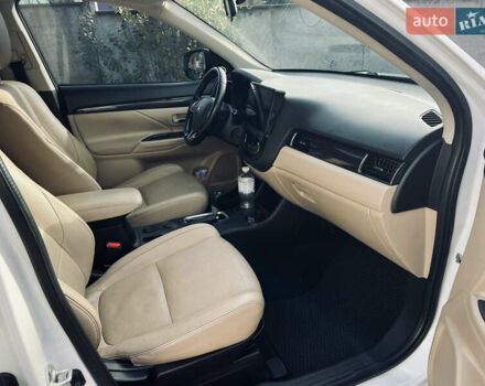 Белый Мицубиси Аутлендер, объемом двигателя 2.4 л и пробегом 147 тыс. км за 12999 $, фото 35 на Automoto.ua