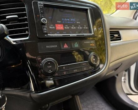Міцубісі Аутлендер 2015 у Дніпро (Дніпропетровську) на Automoto.ua Білий Міцубісі Аутлендер, об'ємом двигуна 2.36 л та пробігом 178 тис. км за 14500 $, фото 13 на Automoto.ua
