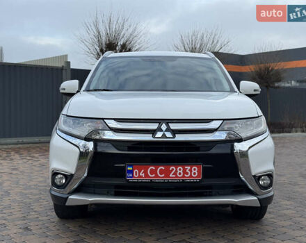 Белый Мицубиси Аутлендер, объемом двигателя 3 л и пробегом 310 тыс. км за 12700 $, фото 4 на Automoto.ua