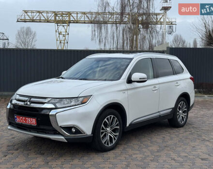 Белый Мицубиси Аутлендер, объемом двигателя 3 л и пробегом 310 тыс. км за 12700 $, фото 15 на Automoto.ua