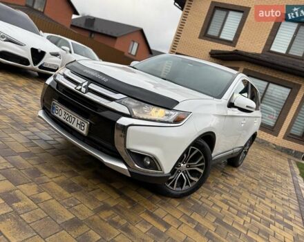 Белый Мицубиси Аутлендер, объемом двигателя 2.36 л и пробегом 191 тыс. км за 13950 $, фото 1 на Automoto.ua