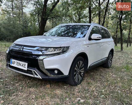 Білий Міцубісі Аутлендер, об'ємом двигуна 3 л та пробігом 109 тис. км за 12500 $, фото 2 на Automoto.ua
