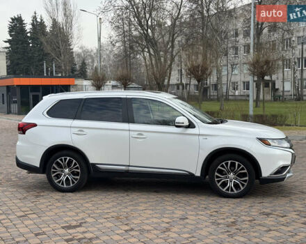 Белый Мицубиси Аутлендер, объемом двигателя 3 л и пробегом 310 тыс. км за 12700 $, фото 23 на Automoto.ua