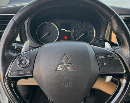 Белый Мицубиси Аутлендер, объемом двигателя 3 л и пробегом 197 тыс. км за 15300 $, фото 37 на Automoto.ua