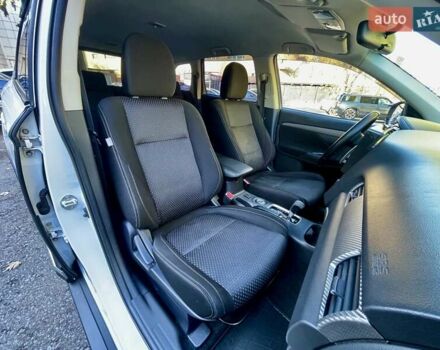 Белый Мицубиси Аутлендер, объемом двигателя 2 л и пробегом 146 тыс. км за 14500 $, фото 26 на Automoto.ua