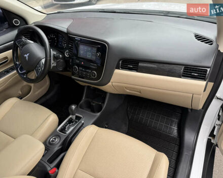 Белый Мицубиси Аутлендер, объемом двигателя 2.4 л и пробегом 159 тыс. км за 16700 $, фото 25 на Automoto.ua