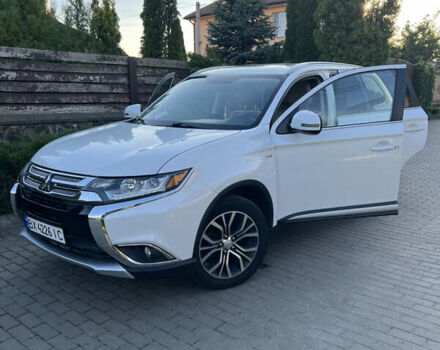 Белый Мицубиси Аутлендер, объемом двигателя 3 л и пробегом 197 тыс. км за 15500 $, фото 51 на Automoto.ua
