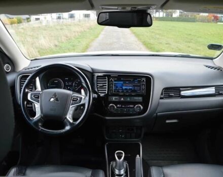 Білий Міцубісі Аутлендер, об'ємом двигуна 2 л та пробігом 164 тис. км за 16900 $, фото 5 на Automoto.ua