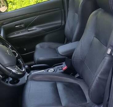 Белый Мицубиси Аутлендер, объемом двигателя 3 л и пробегом 115 тыс. км за 15300 $, фото 5 на Automoto.ua