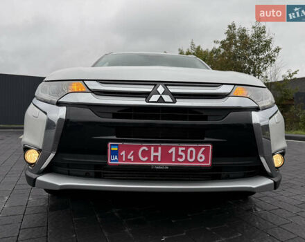 Мицубиси Аутлендер 2016 в Самборе на Automoto.ua Белый Мицубиси Аутлендер, объемом двигателя 2.23 л и пробегом 215 тыс. км за 17500 $, фото 9 на Automoto.ua