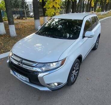 Мицубиси Аутлендер 2016 в Полтаве на Automoto.ua Белый Мицубиси Аутлендер, объемом двигателя 2.36 л и пробегом 240 тыс. км за 14000 $, фото 4 на Automoto.ua
