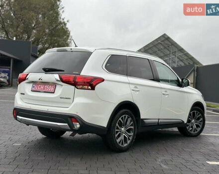 Мицубиси Аутлендер 2016 в Самборе на Automoto.ua Белый Мицубиси Аутлендер, объемом двигателя 2.23 л и пробегом 215 тыс. км за 17500 $, фото 27 на Automoto.ua