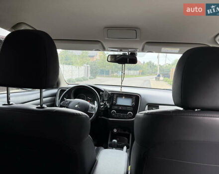 Белый Мицубиси Аутлендер, объемом двигателя 2.36 л и пробегом 134 тыс. км за 18500 $, фото 7 на Automoto.ua