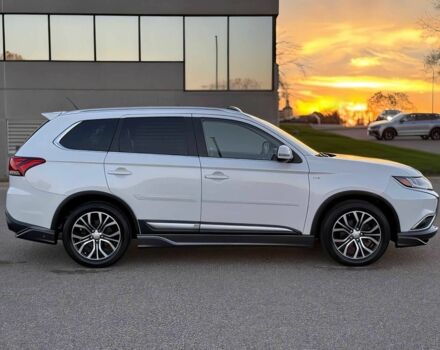 Белый Мицубиси Аутлендер, объемом двигателя 3 л и пробегом 78 тыс. км за 9900 $, фото 7 на Automoto.ua