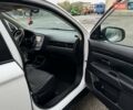 Белый Мицубиси Аутлендер, объемом двигателя 2.36 л и пробегом 225 тыс. км за 14650 $, фото 22 на Automoto.ua