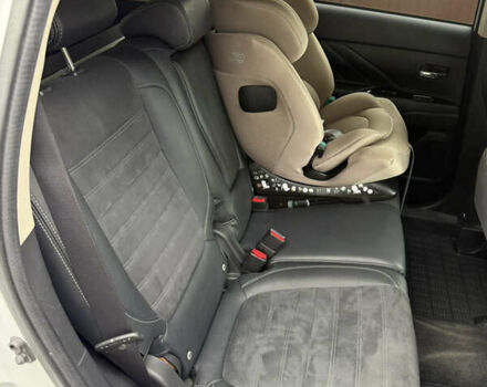 Белый Мицубиси Аутлендер, объемом двигателя 2.36 л и пробегом 134 тыс. км за 18500 $, фото 10 на Automoto.ua