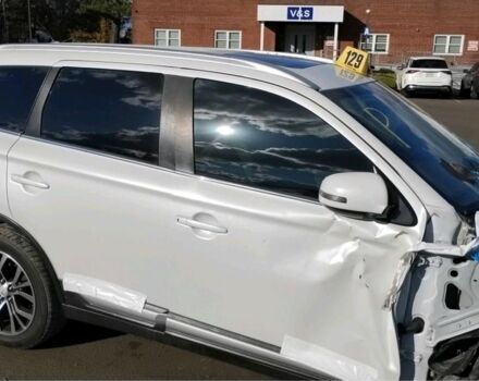 Білий Міцубісі Аутлендер, об'ємом двигуна 3 л та пробігом 177 тис. км за 8900 $, фото 3 на Automoto.ua