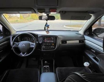 Мицубиси Аутлендер 2016 в Полтаве на Automoto.ua Белый Мицубиси Аутлендер, объемом двигателя 2.36 л и пробегом 240 тыс. км за 14000 $, фото 10 на Automoto.ua