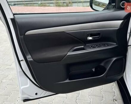 Белый Мицубиси Аутлендер, объемом двигателя 2.2 л и пробегом 199 тыс. км за 17999 $, фото 15 на Automoto.ua