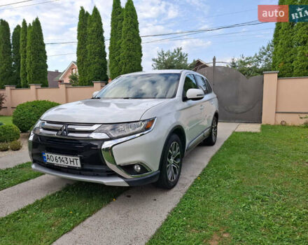Белый Мицубиси Аутлендер, объемом двигателя 2.4 л и пробегом 145 тыс. км за 14900 $, фото 1 на Automoto.ua