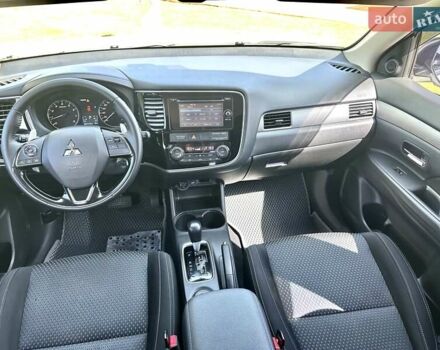 Білий Міцубісі Аутлендер, об'ємом двигуна 2.36 л та пробігом 67 тис. км за 17900 $, фото 30 на Automoto.ua