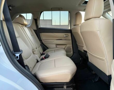 Белый Мицубиси Аутлендер, объемом двигателя 3 л и пробегом 78 тыс. км за 9900 $, фото 12 на Automoto.ua