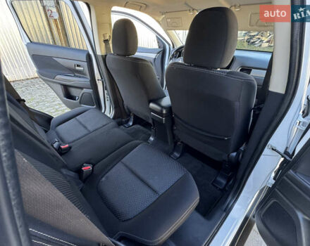 Білий Міцубісі Аутлендер, об'ємом двигуна 2.4 л та пробігом 178 тис. км за 12750 $, фото 52 на Automoto.ua