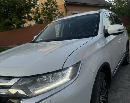 Белый Мицубиси Аутлендер, объемом двигателя 2.3 л и пробегом 180 тыс. км за 16000 $, фото 1 на Automoto.ua