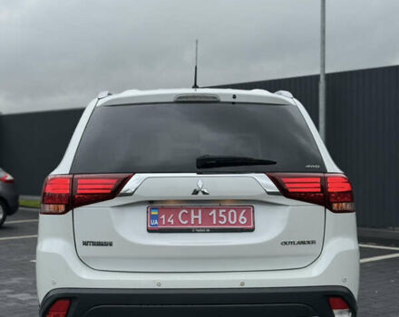 Мицубиси Аутлендер 2016 в Самборе на Automoto.ua Белый Мицубиси Аутлендер, объемом двигателя 2.23 л и пробегом 215 тыс. км за 17500 $, фото 25 на Automoto.ua