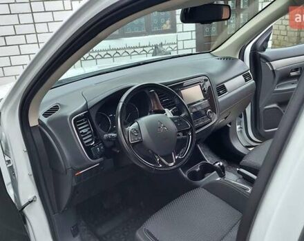 Белый Мицубиси Аутлендер, объемом двигателя 2.35 л и пробегом 127 тыс. км за 19000 $, фото 7 на Automoto.ua