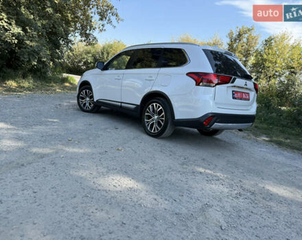 Белый Мицубиси Аутлендер, объемом двигателя 2.2 л и пробегом 240 тыс. км за 17999 $, фото 2 на Automoto.ua