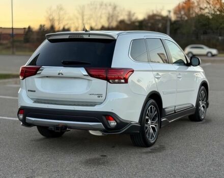 Белый Мицубиси Аутлендер, объемом двигателя 3 л и пробегом 78 тыс. км за 9900 $, фото 4 на Automoto.ua