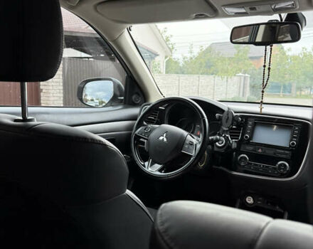 Белый Мицубиси Аутлендер, объемом двигателя 2.36 л и пробегом 134 тыс. км за 18500 $, фото 8 на Automoto.ua