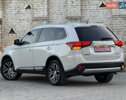 Білий Міцубісі Аутлендер, об'ємом двигуна 2.23 л та пробігом 215 тис. км за 17550 $, фото 32 на Automoto.ua