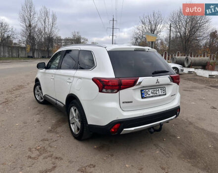 Білий Міцубісі Аутлендер, об'ємом двигуна 2.27 л та пробігом 145 тис. км за 18200 $, фото 6 на Automoto.ua