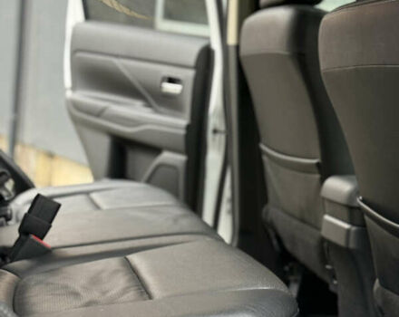 Білий Міцубісі Аутлендер, об'ємом двигуна 2.23 л та пробігом 215 тис. км за 17550 $, фото 71 на Automoto.ua