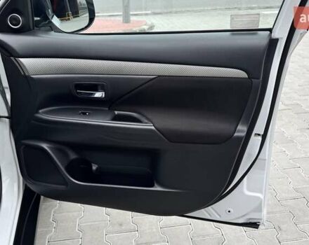 Белый Мицубиси Аутлендер, объемом двигателя 2.2 л и пробегом 199 тыс. км за 17999 $, фото 31 на Automoto.ua