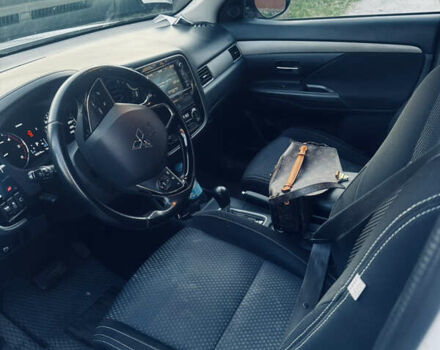 Белый Мицубиси Аутлендер, объемом двигателя 2.3 л и пробегом 180 тыс. км за 16000 $, фото 10 на Automoto.ua