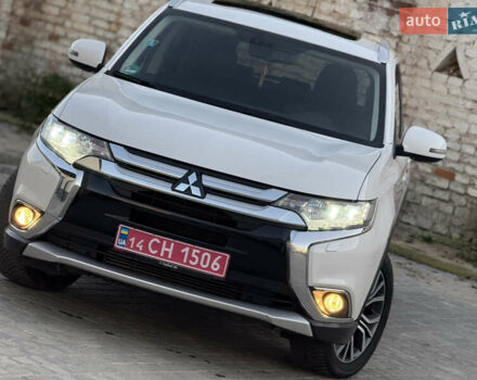 Білий Міцубісі Аутлендер, об'ємом двигуна 2.23 л та пробігом 215 тис. км за 17550 $, фото 3 на Automoto.ua