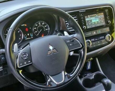 Белый Мицубиси Аутлендер, объемом двигателя 3 л и пробегом 115 тыс. км за 15300 $, фото 4 на Automoto.ua