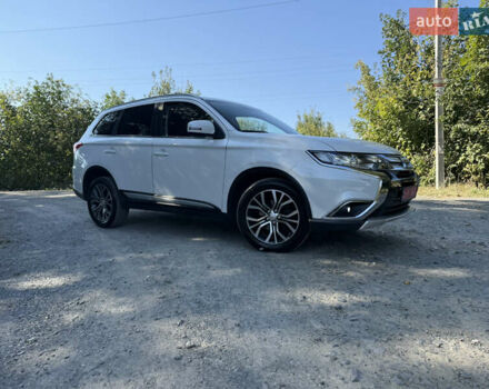 Белый Мицубиси Аутлендер, объемом двигателя 2.2 л и пробегом 240 тыс. км за 17999 $, фото 1 на Automoto.ua