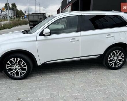 Белый Мицубиси Аутлендер, объемом двигателя 2.2 л и пробегом 199 тыс. км за 17999 $, фото 3 на Automoto.ua