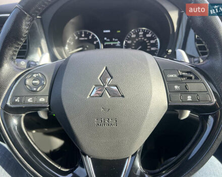 Білий Міцубісі Аутлендер, об'ємом двигуна 3 л та пробігом 157 тис. км за 16900 $, фото 4 на Automoto.ua