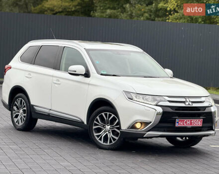 Мицубиси Аутлендер 2016 в Самборе на Automoto.ua Белый Мицубиси Аутлендер, объемом двигателя 2.23 л и пробегом 215 тыс. км за 17500 $, фото 16 на Automoto.ua
