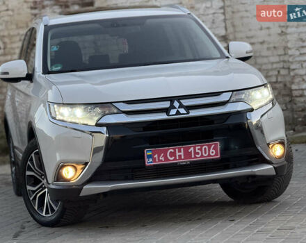 Білий Міцубісі Аутлендер, об'ємом двигуна 2.23 л та пробігом 215 тис. км за 17550 $, фото 4 на Automoto.ua